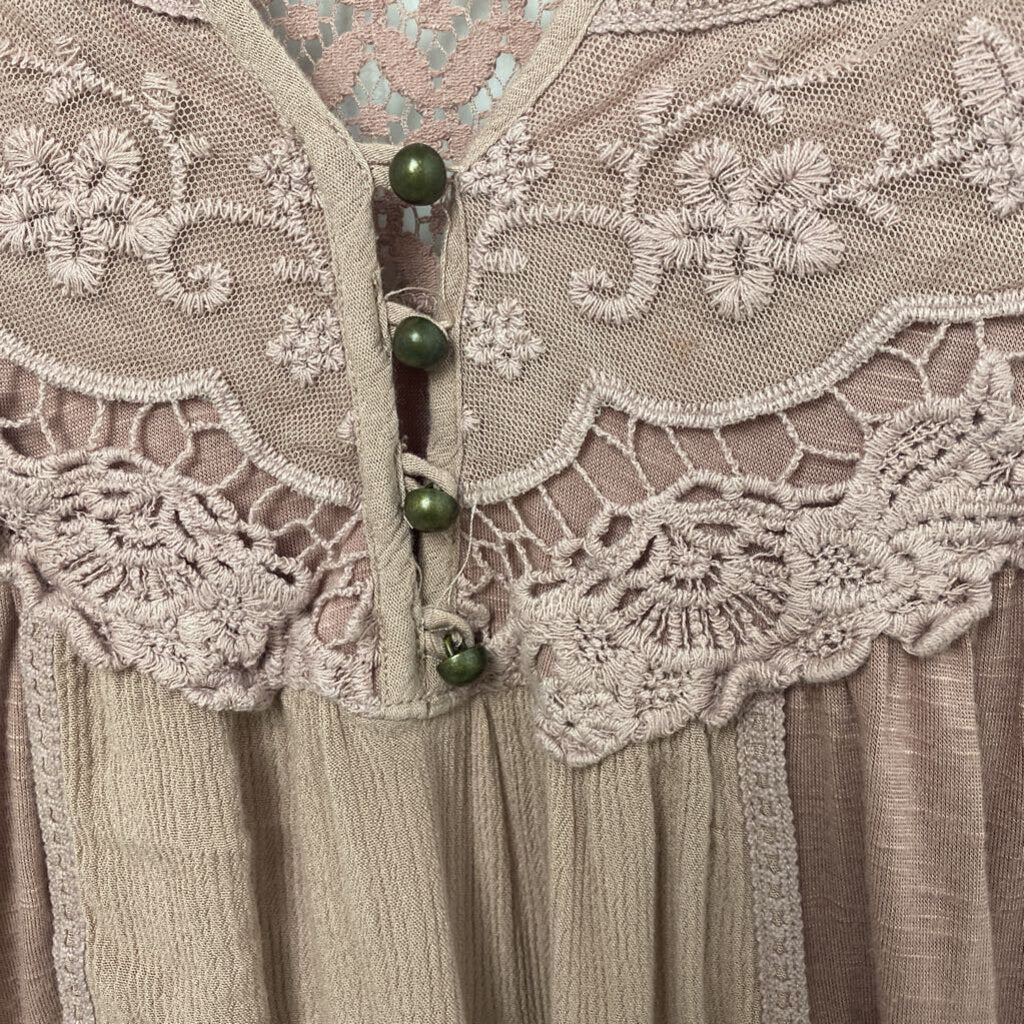 LACY TRIMMED LONG SLEEVED
