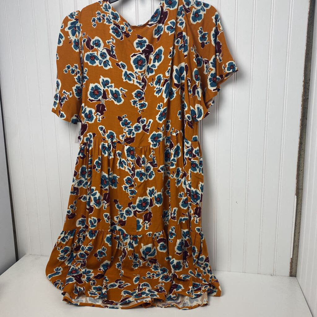 FLORAL SHORT SLEEVED DRESS