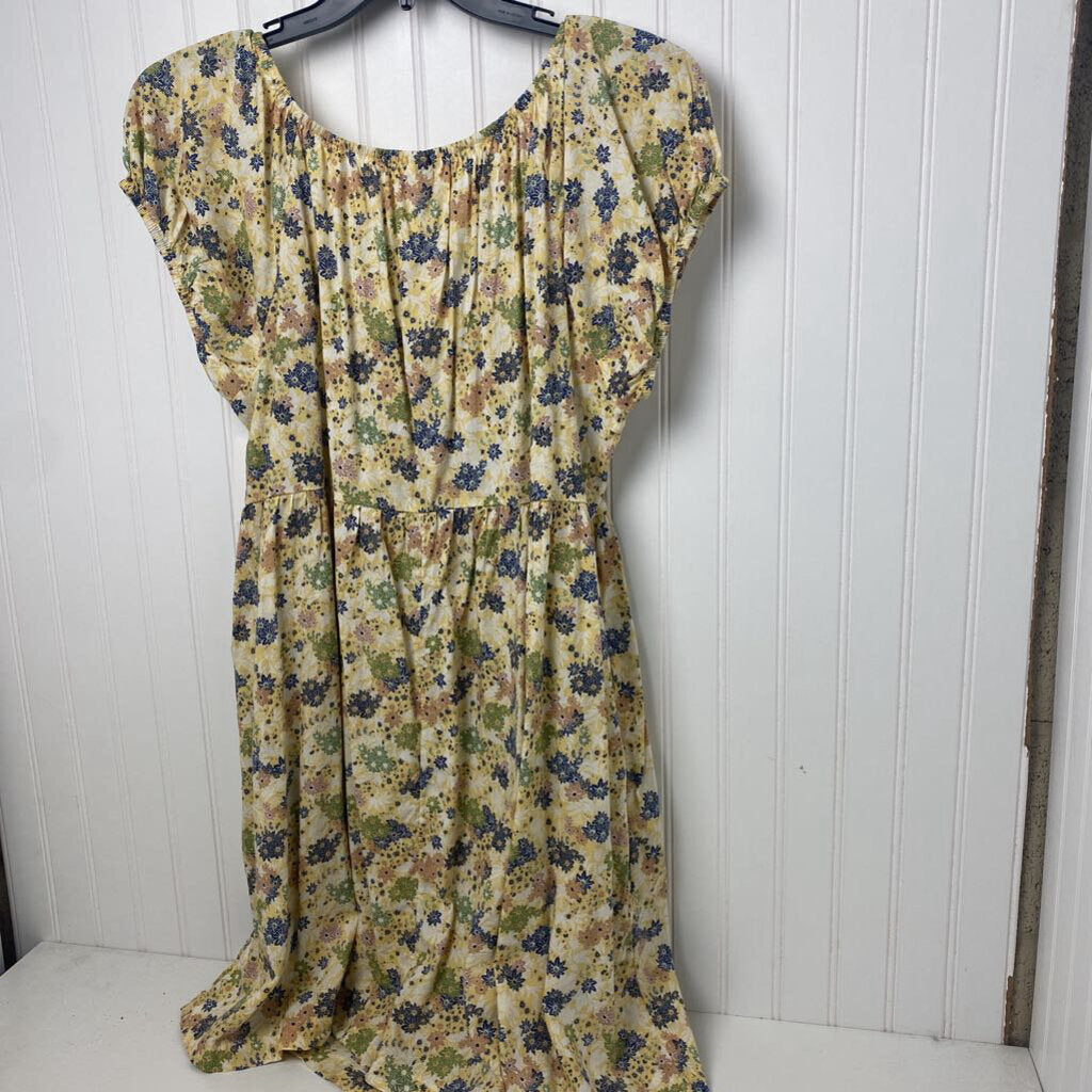 SHORT SLEEVED FLORAL DRESS