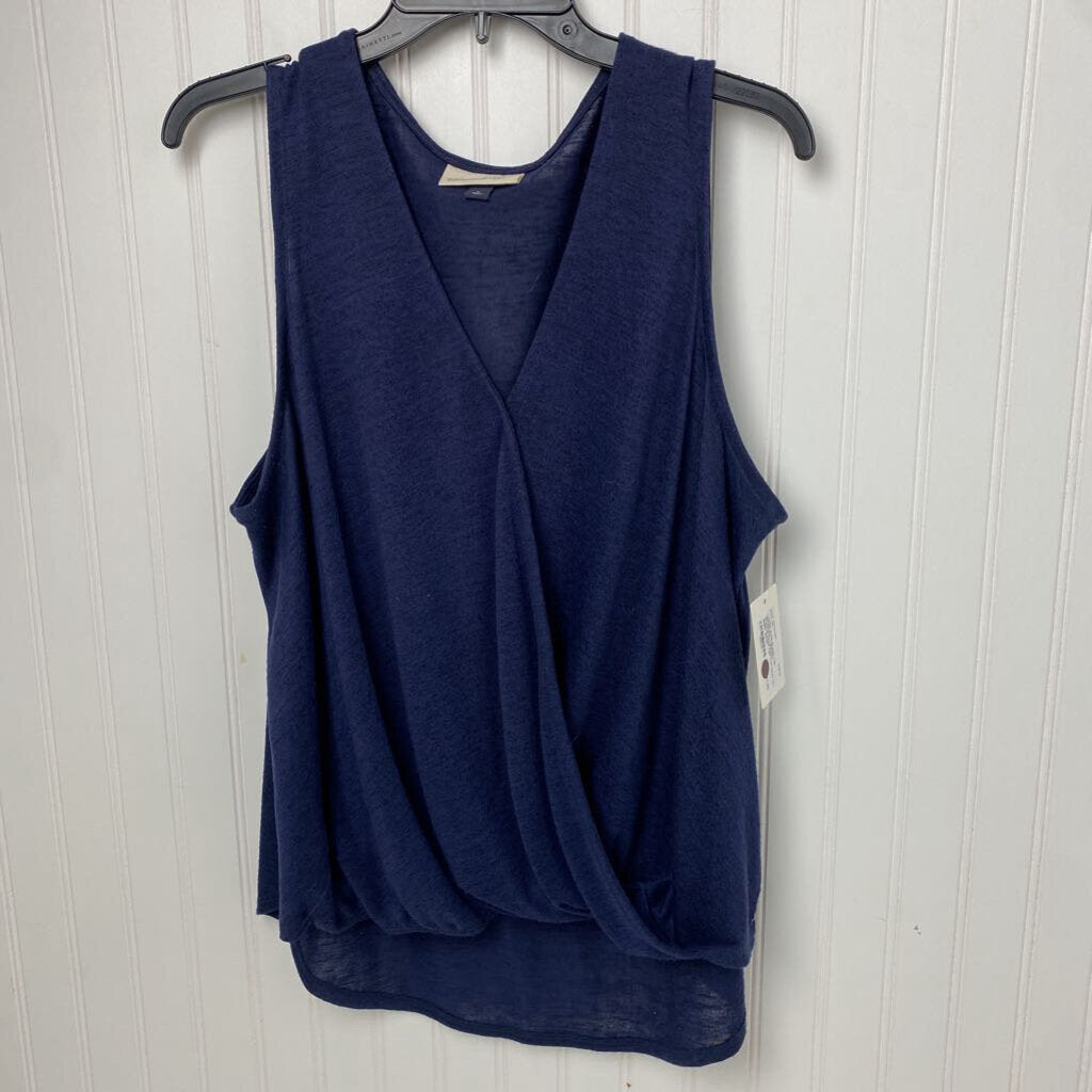 SLEEVELKESS KNIT TOP