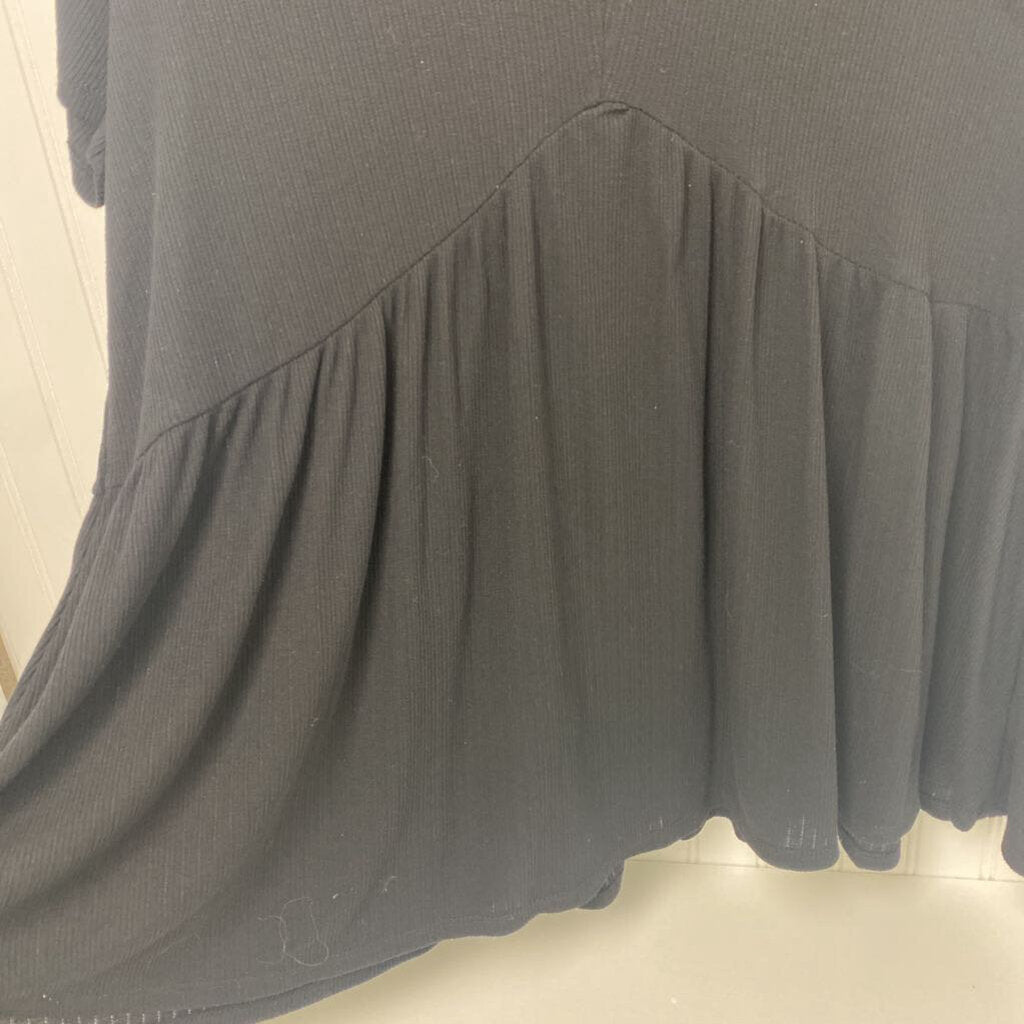 RIBBED SHORT SLEEVED