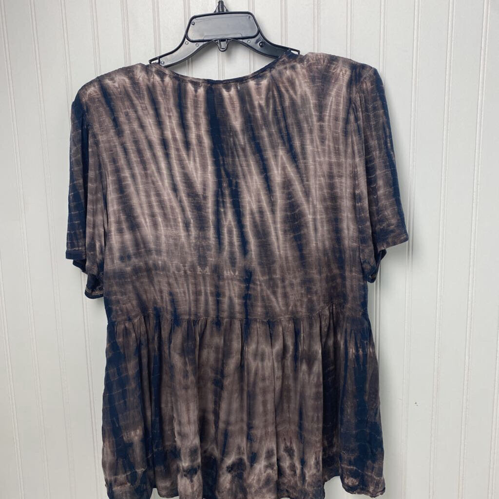 BROWN & BLACK SHORT SLEEVED