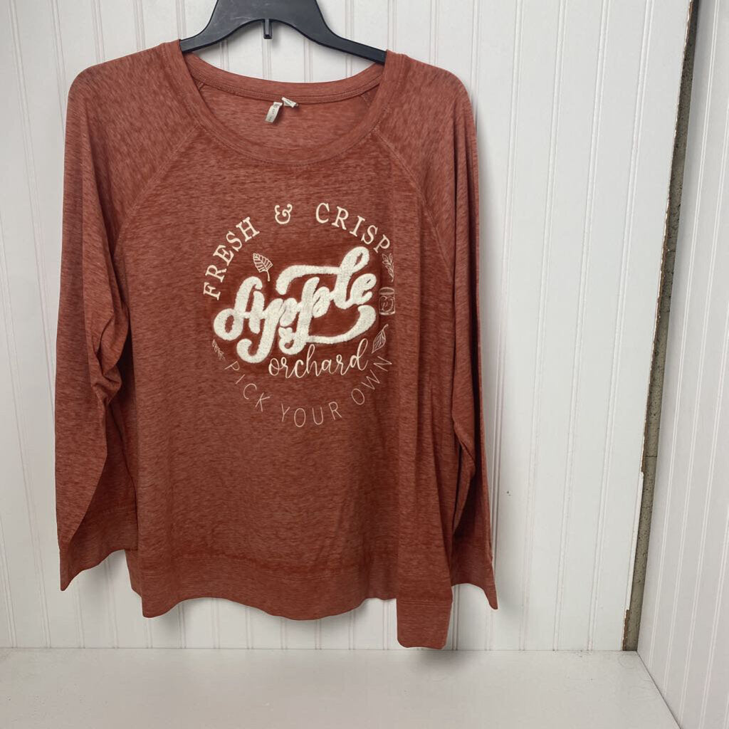 LONG SLEEVED GRAPHIC TEE