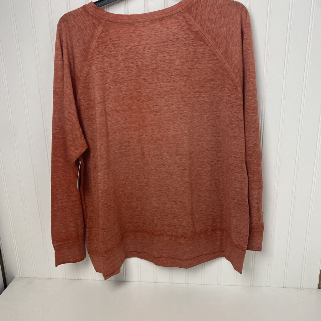 LONG SLEEVED GRAPHIC TEE