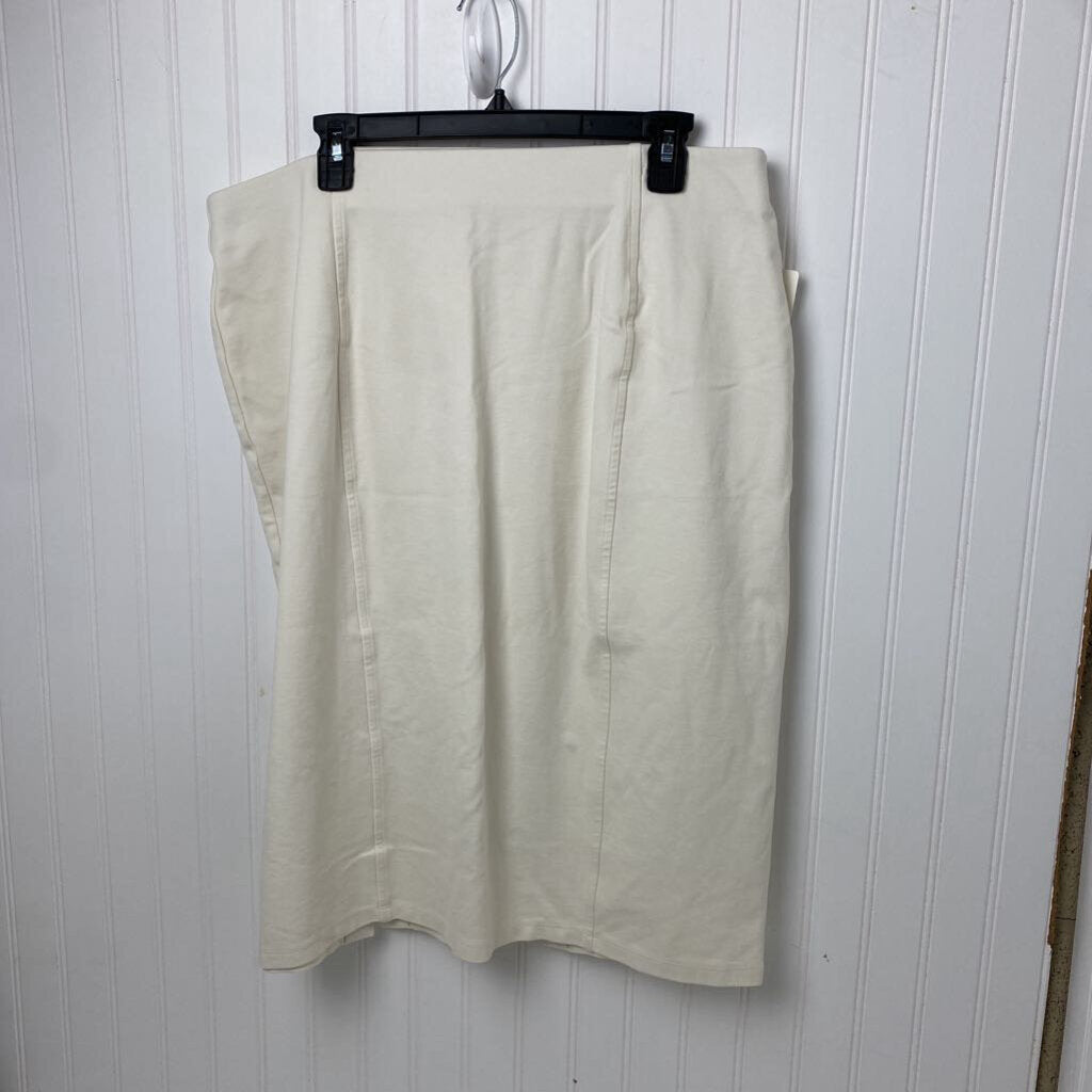 CREAM SHORT SKIRT