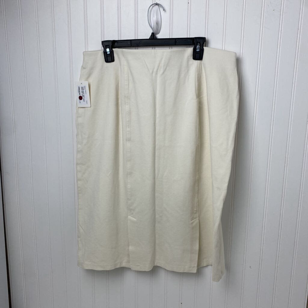 CREAM SHORT SKIRT