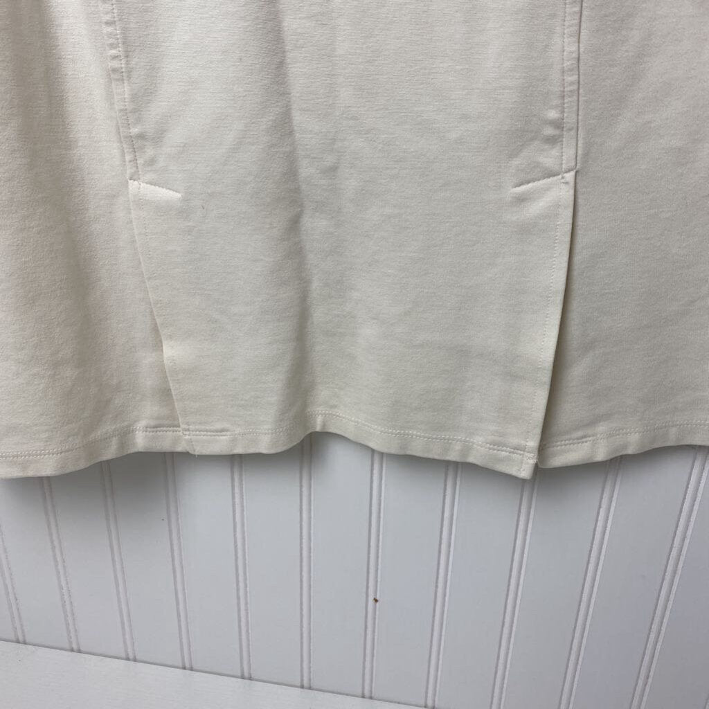 CREAM SHORT SKIRT