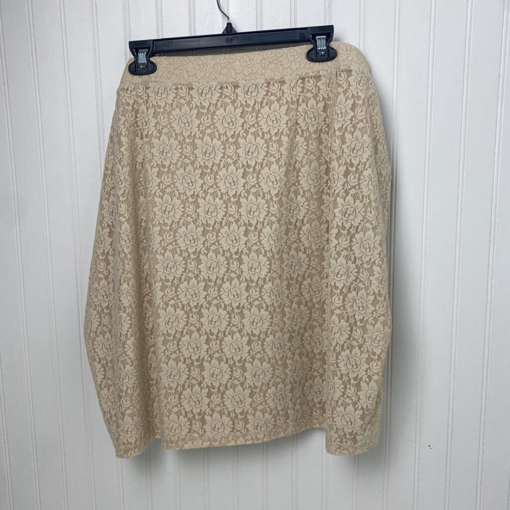 LACE SHORT SKIRT