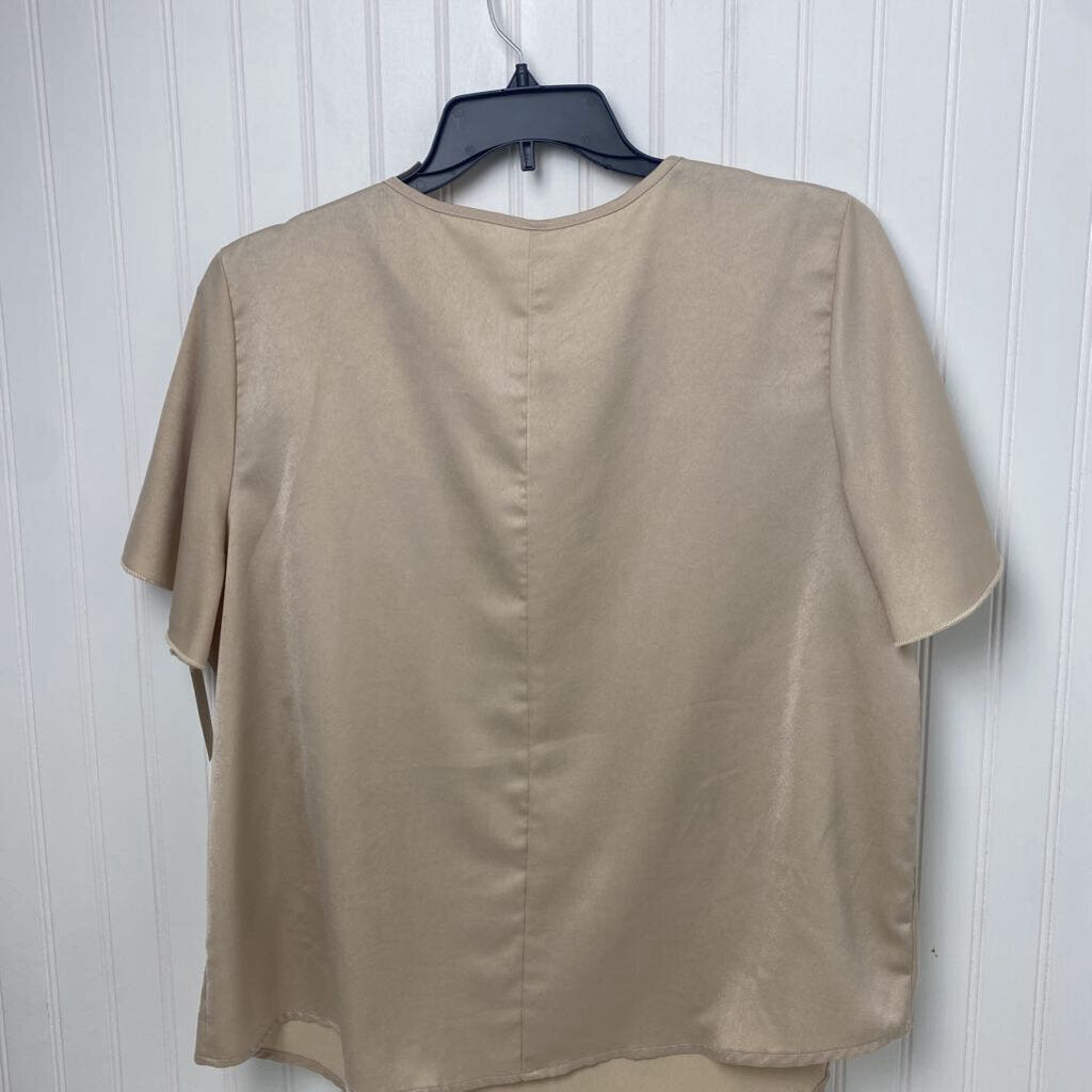 SHORT SLEEVED W/GOLD BUTTONS