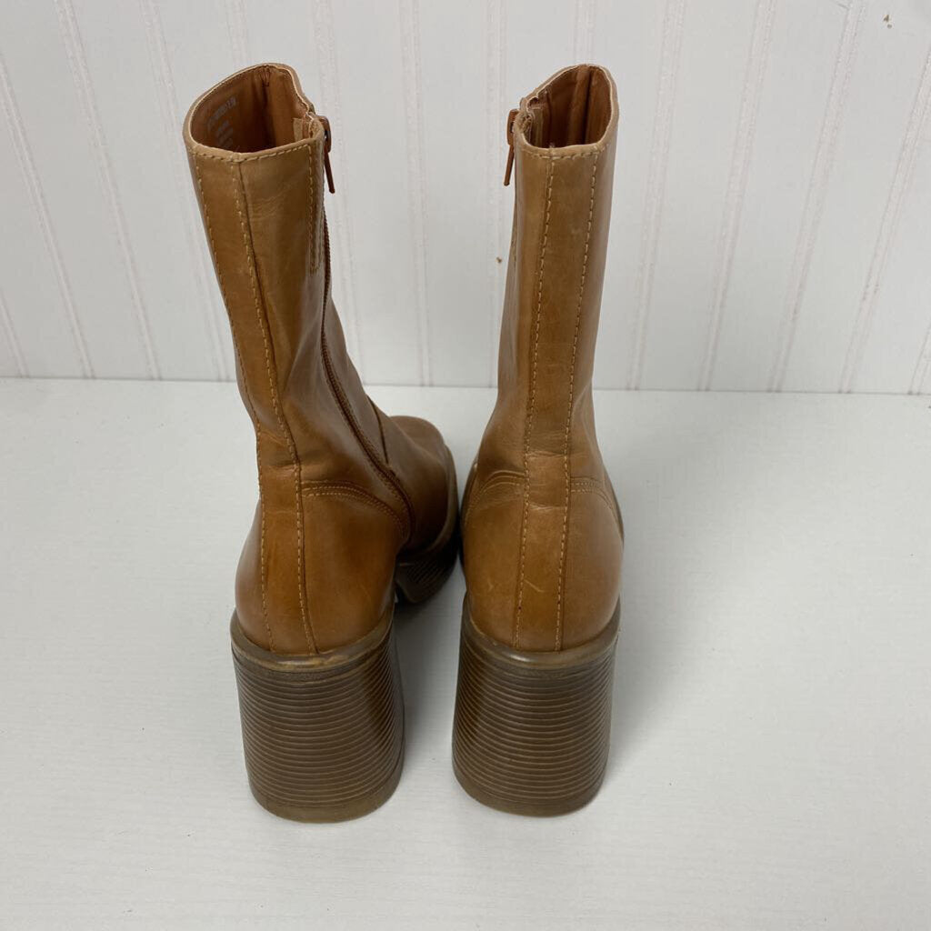 LEATHER ANKLE BOOTS