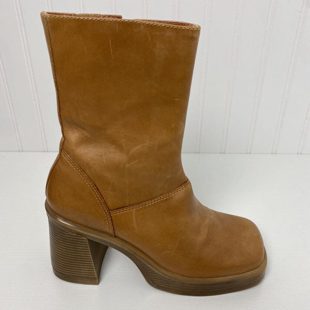 LEATHER ANKLE BOOTS