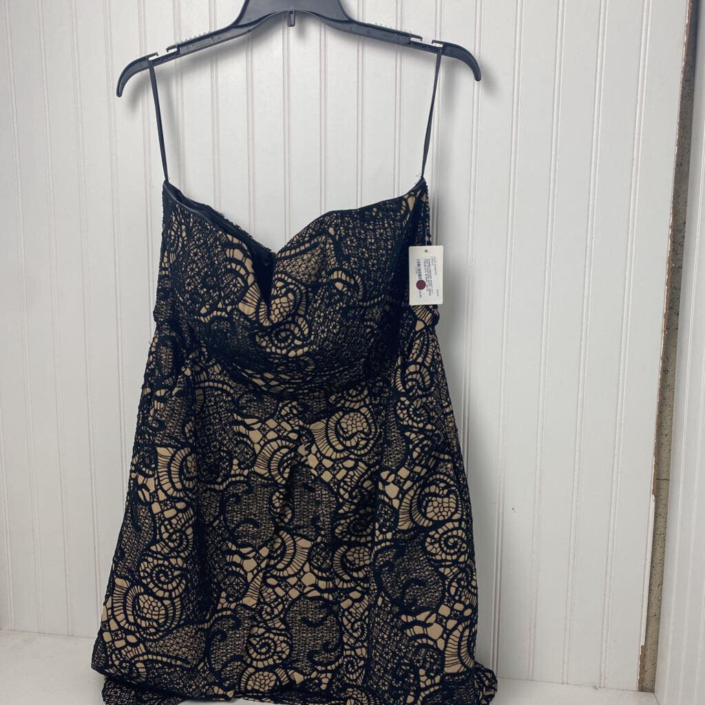 STRAPLESS SHORT DRESS