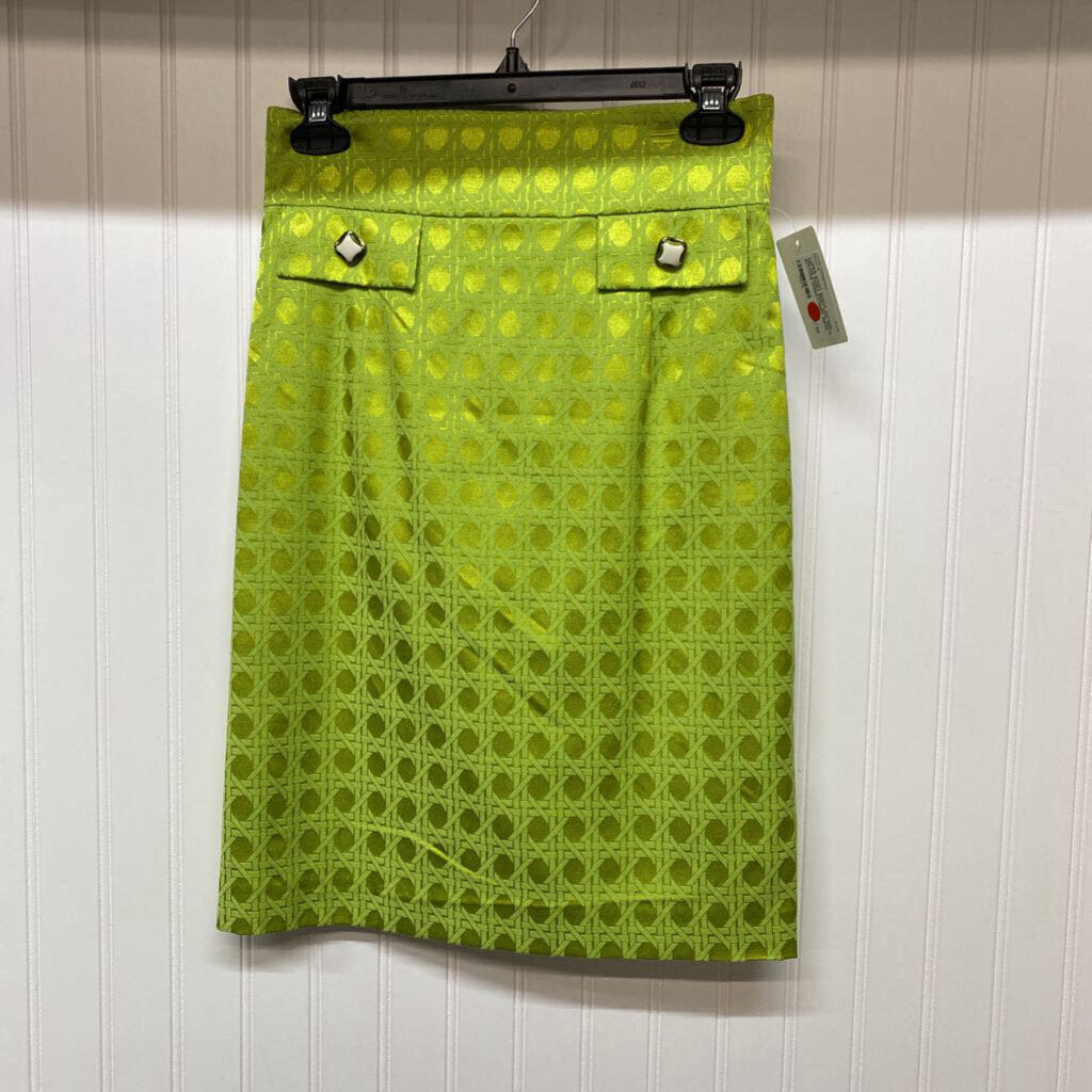 SHORT SKIRT WITH WHITE BUTTONS
