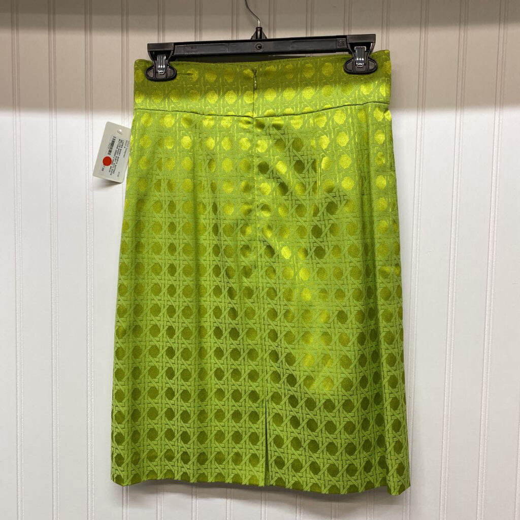 SHORT SKIRT WITH WHITE BUTTONS