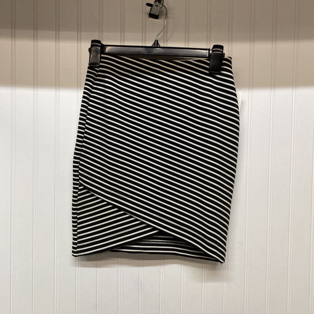 KNIT STRIPED SKIRT