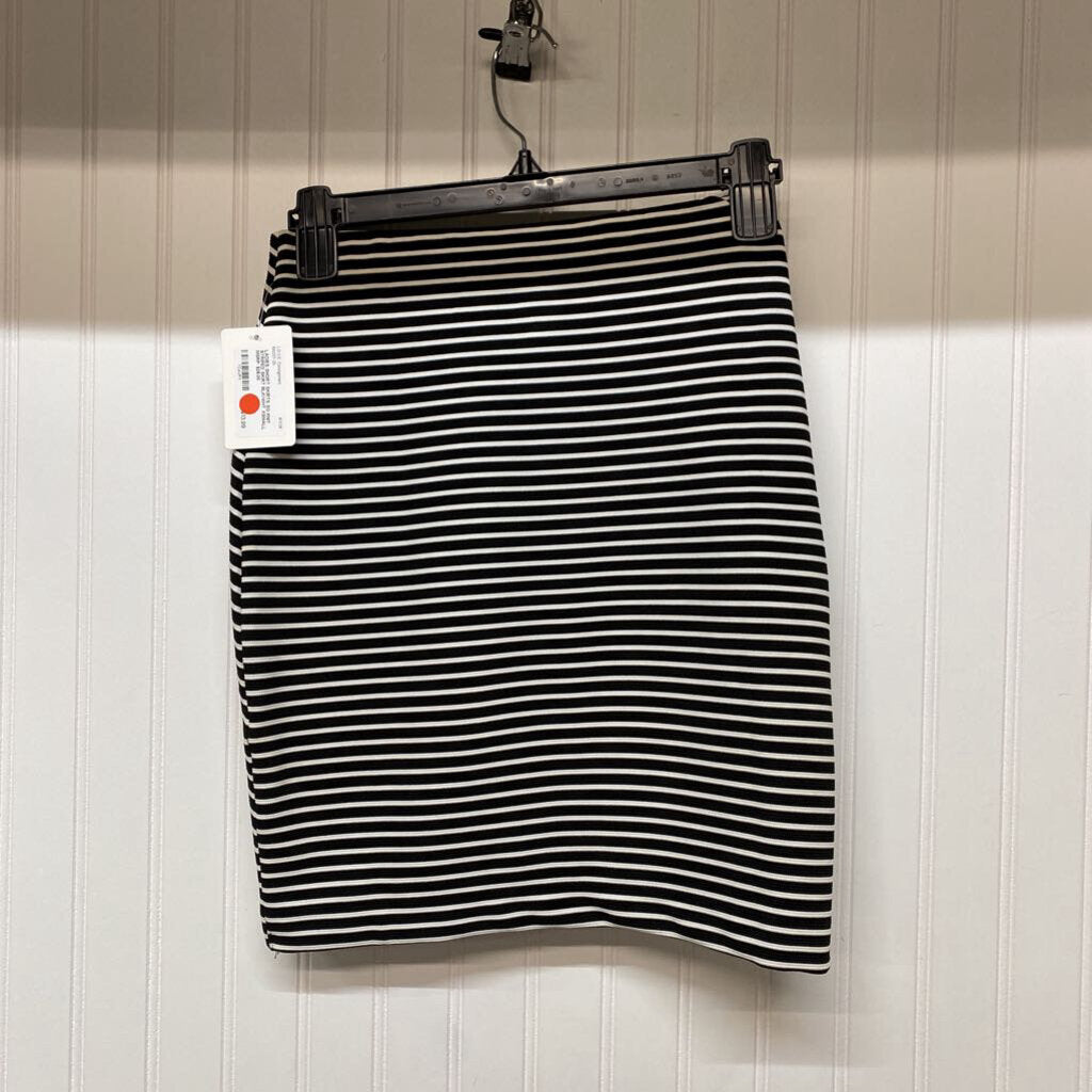 KNIT STRIPED SKIRT