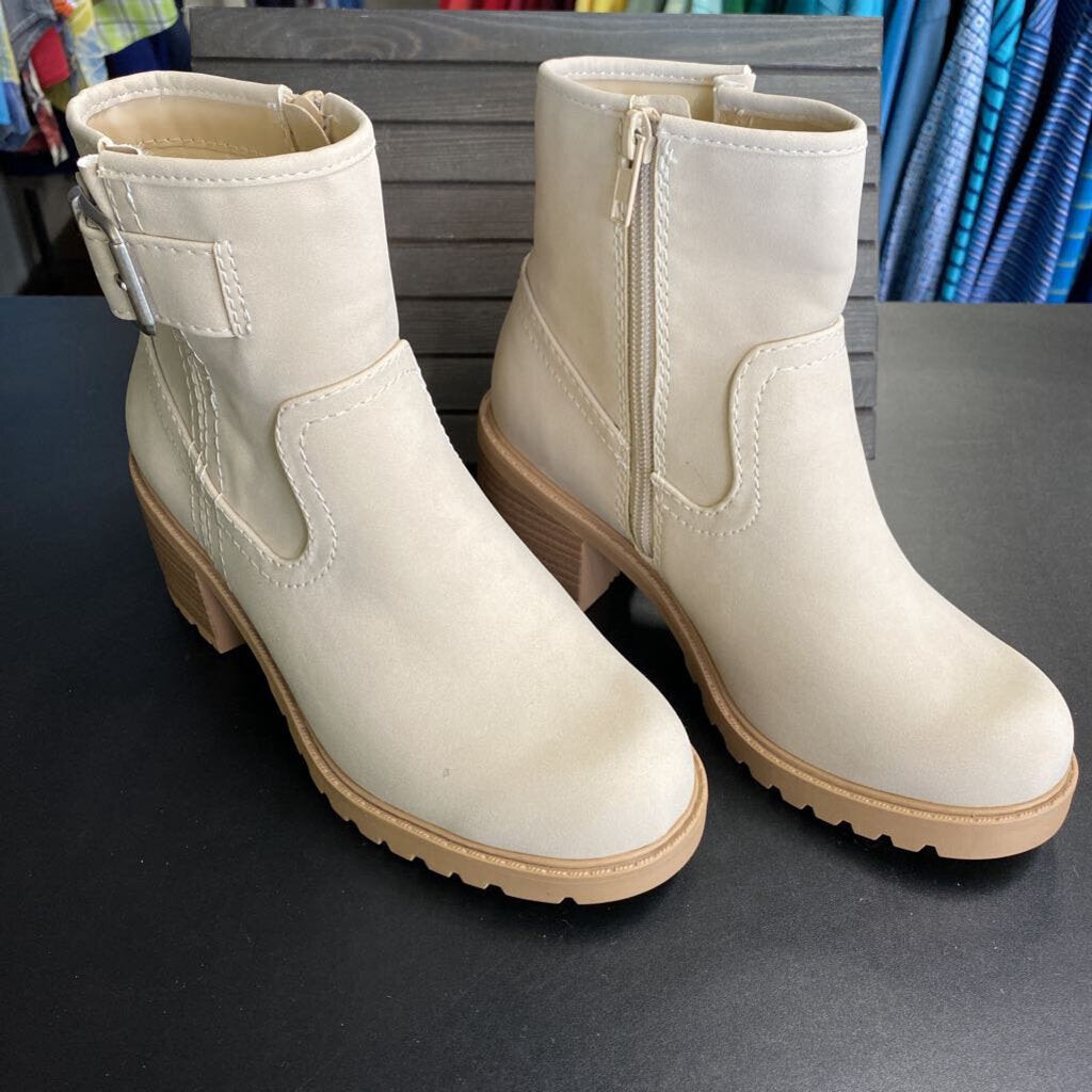 SQUARED HEEL ANKLE BOOT