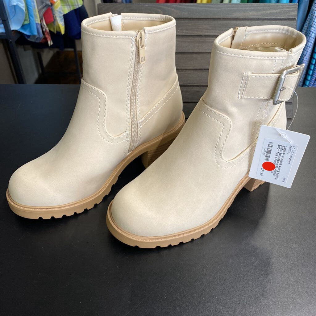 SQUARED HEEL ANKLE BOOT