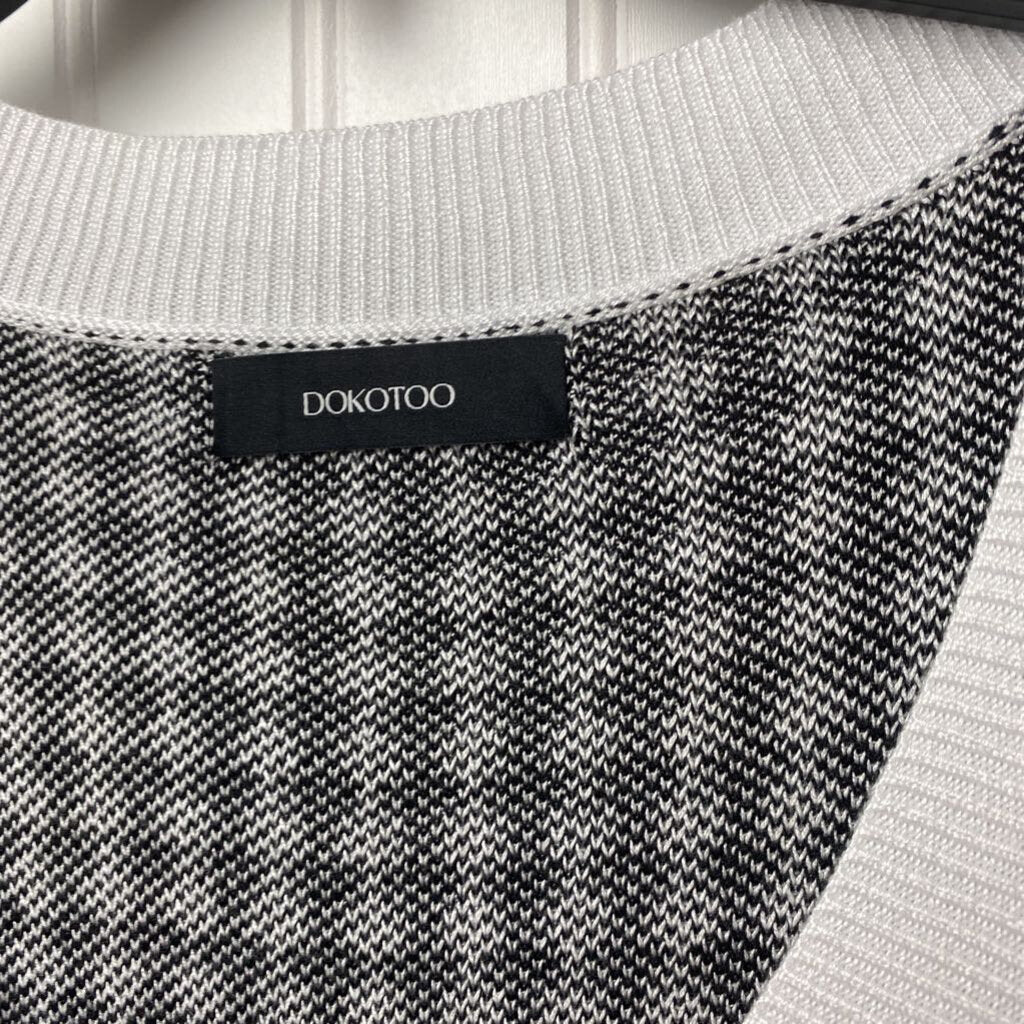 SLEEVELESS SWEATER