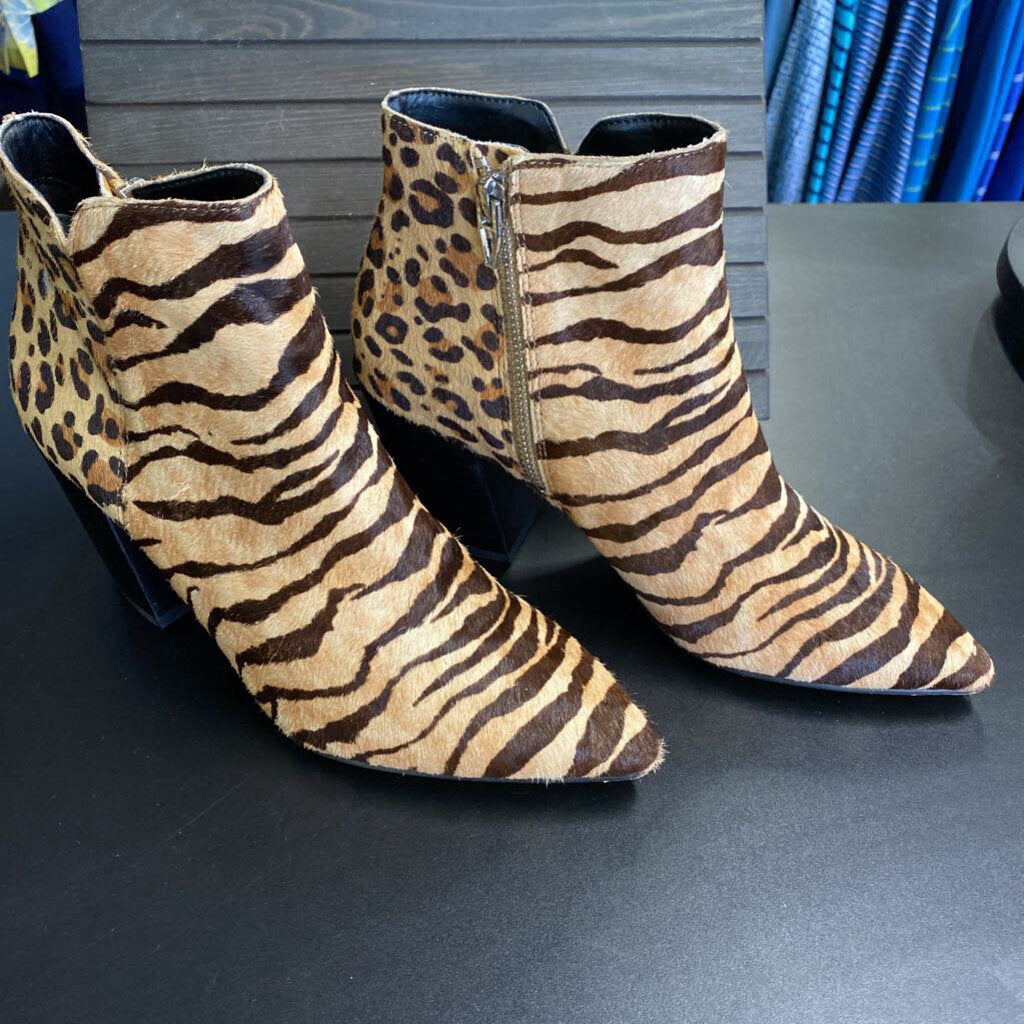 LEOPARD PRINT ANKLE BOOTS