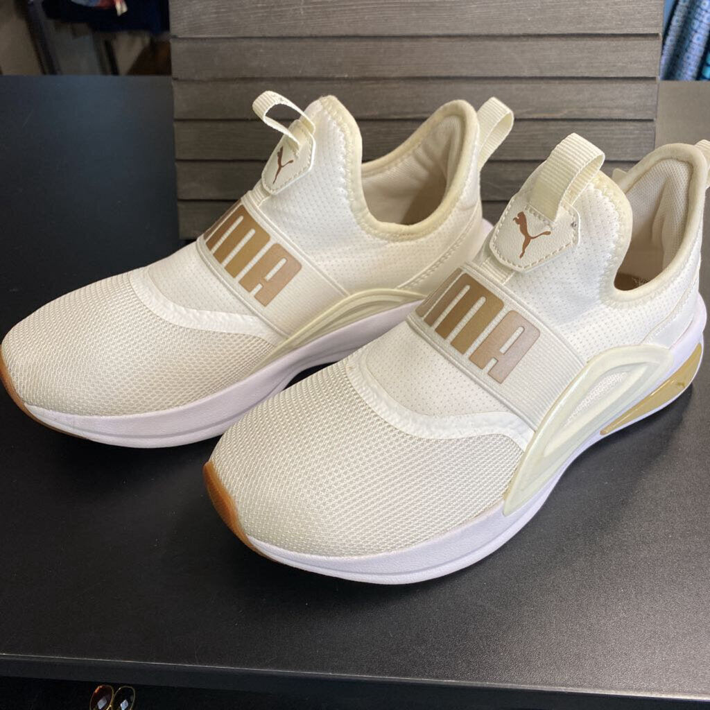 SLIP ON TENNIS SHOES