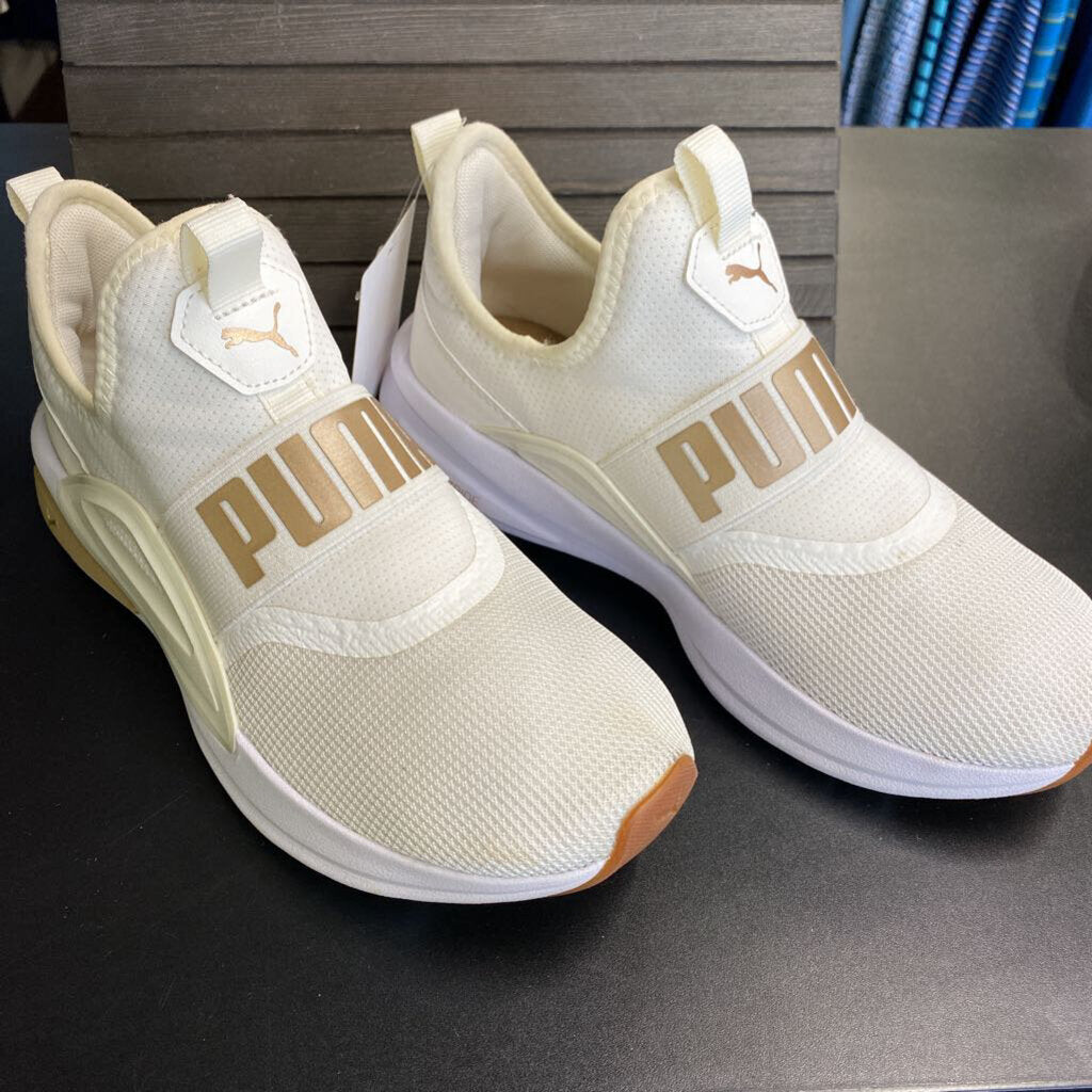 SLIP ON TENNIS SHOES