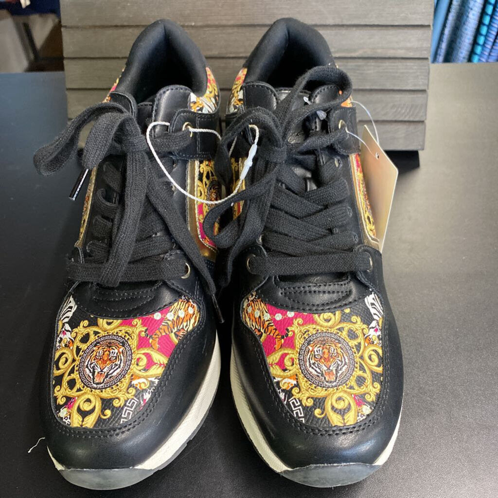 TENNIS SHOE