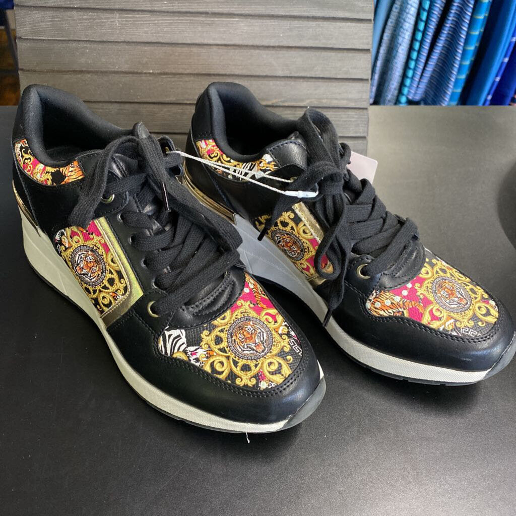 TENNIS SHOE