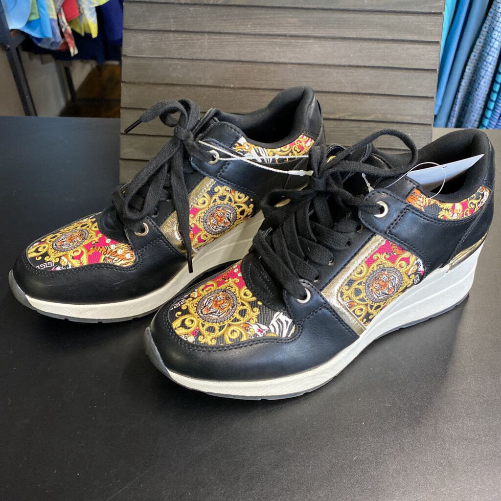 TENNIS SHOE