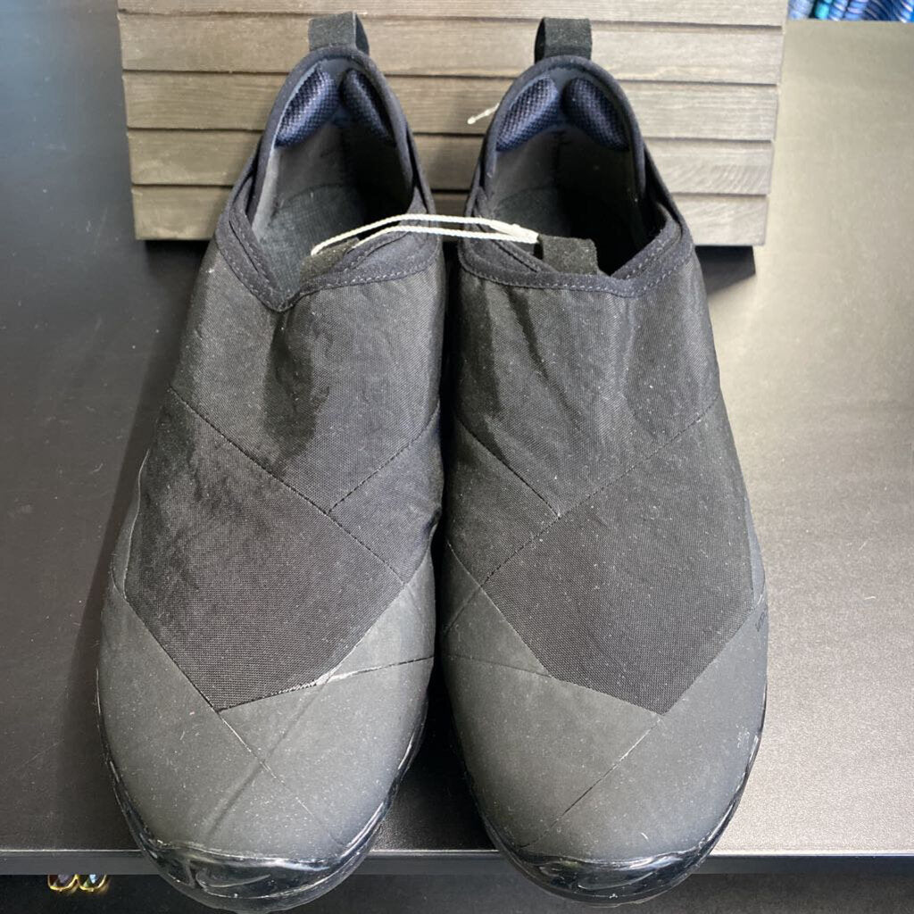 *NIKE AIR VAPORMAX SLIP ON TENNIS SHOE