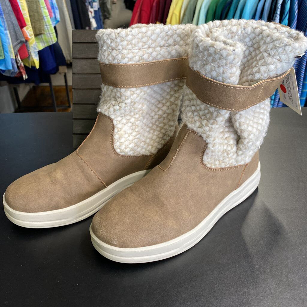 FAUX LEATHER AND FLEECE BOOTS
