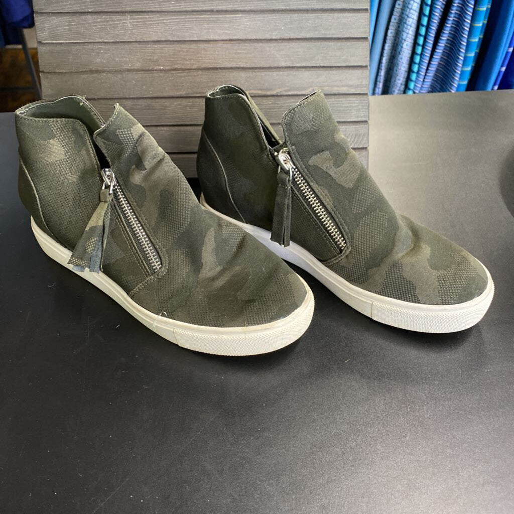 CAMOFLAGE ANKLE BOOTS