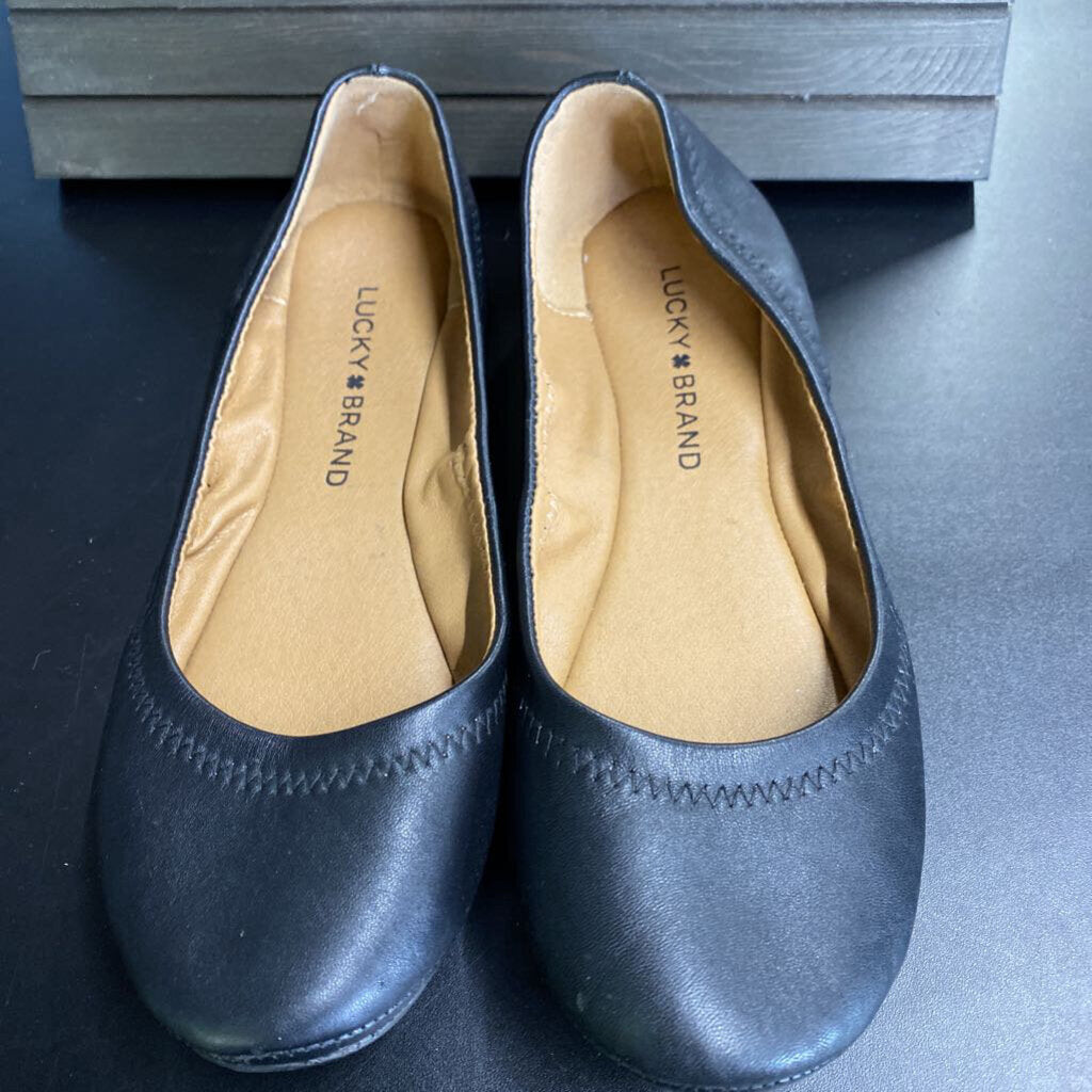 BLACK FLATS