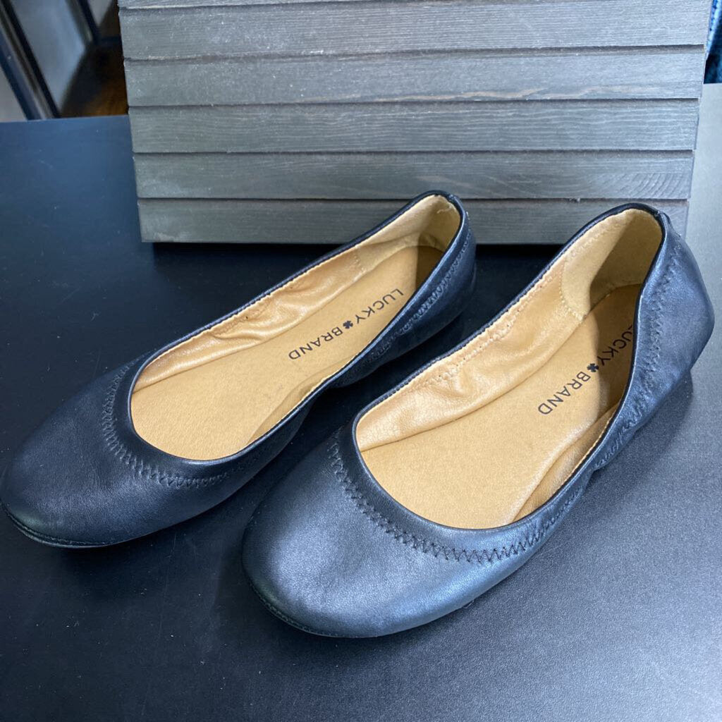 BLACK FLATS