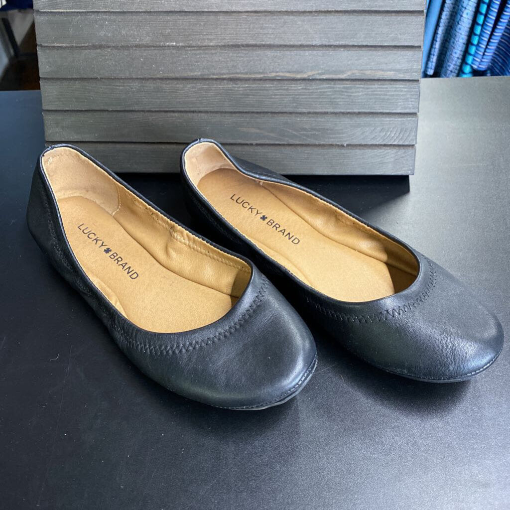 BLACK FLATS
