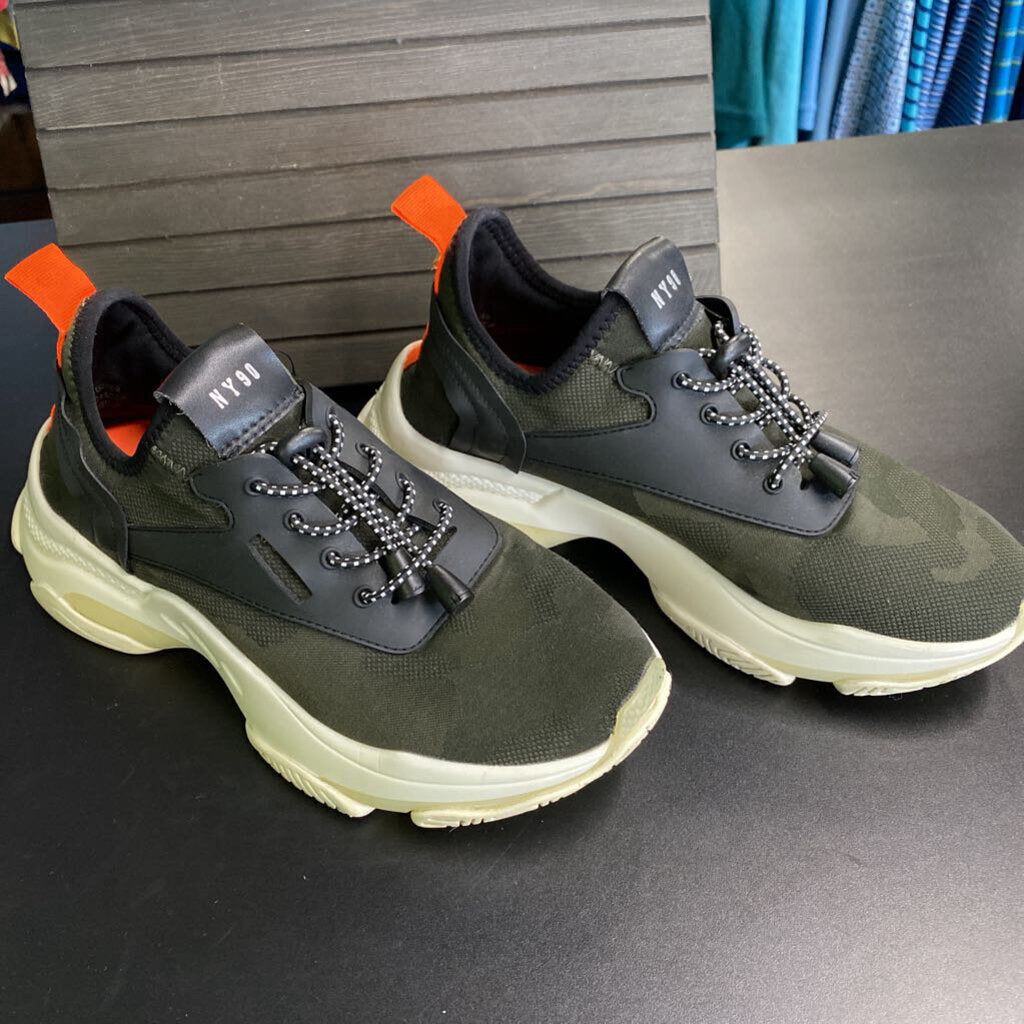 SLIP ON TENNIS SHOES