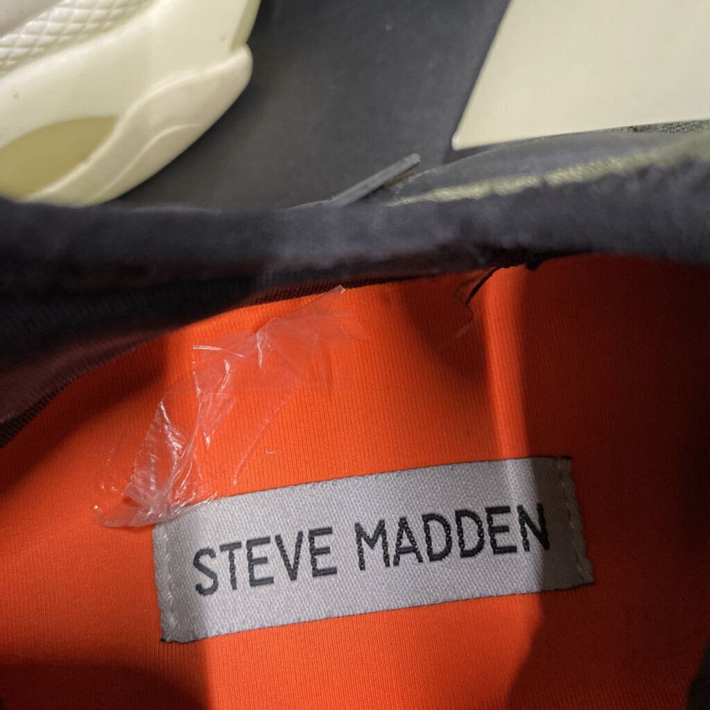 SLIP ON TENNIS SHOES