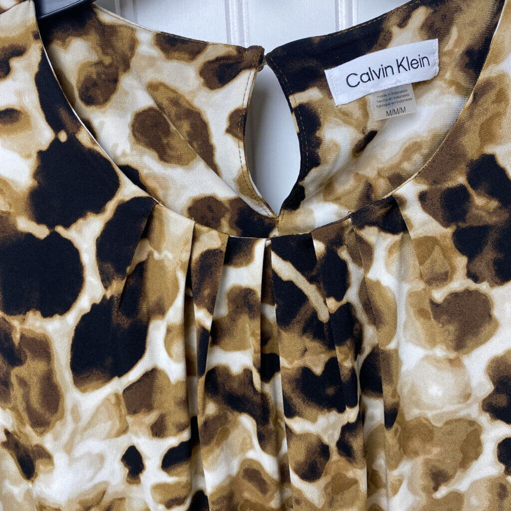 SHEAR SLEEVESS TOP