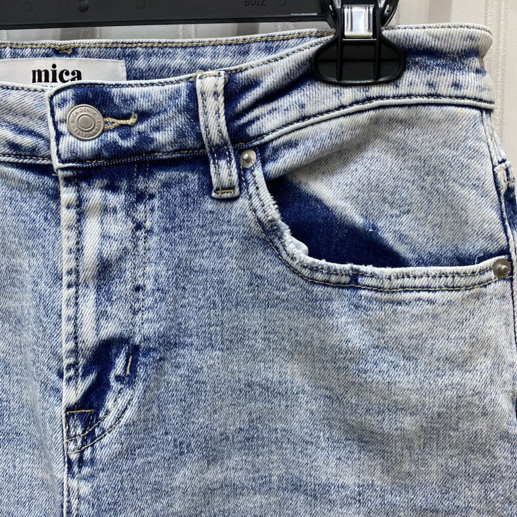 DISTRESSED STRAIGHT LEGGED