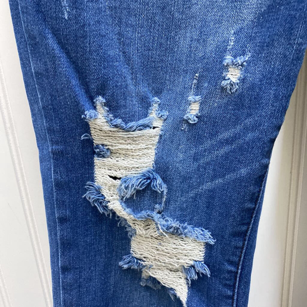 BUTTON DOWN DISTRESSED JEANS