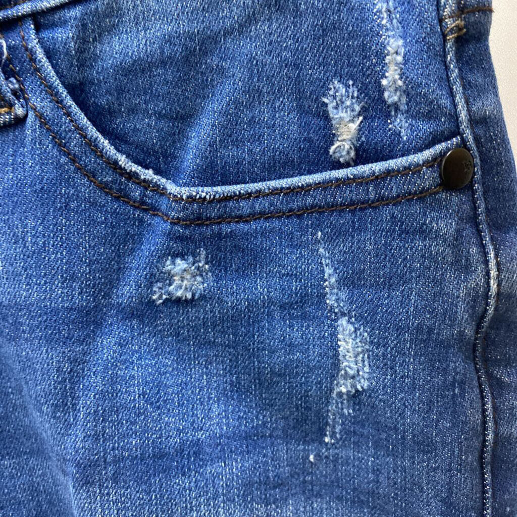 BUTTON DOWN DISTRESSED JEANS