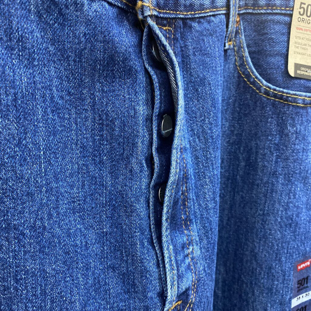*LEVIS 501 BUTTON FLY