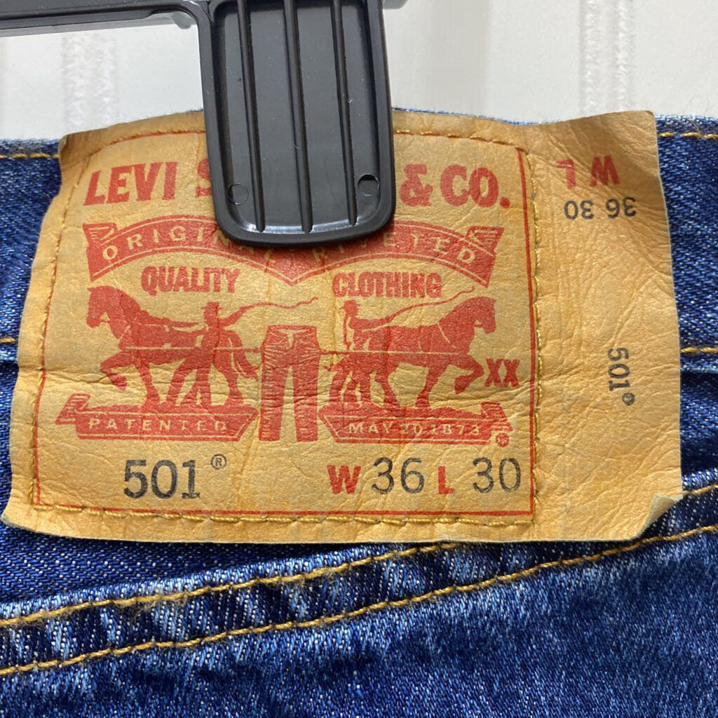 *LEVIS 501 BUTTON FLY
