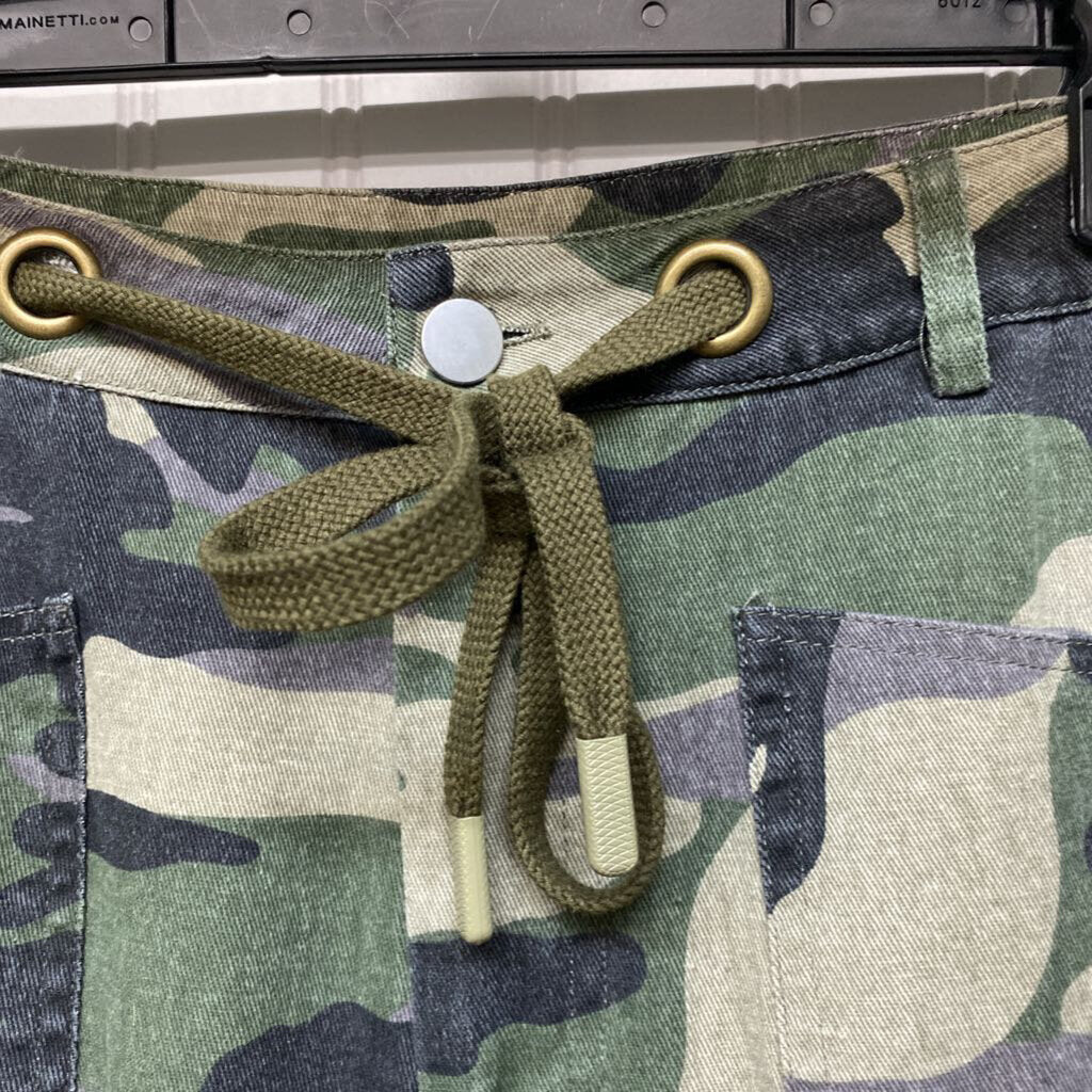 DRAWSTRING CAMO JEANS