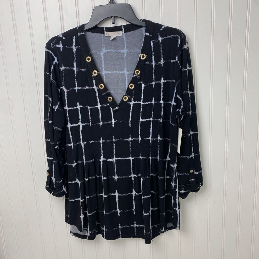 V NECK WITH GROMETS