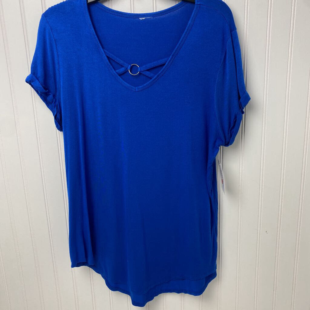SHORT SLEEVED V NECK
