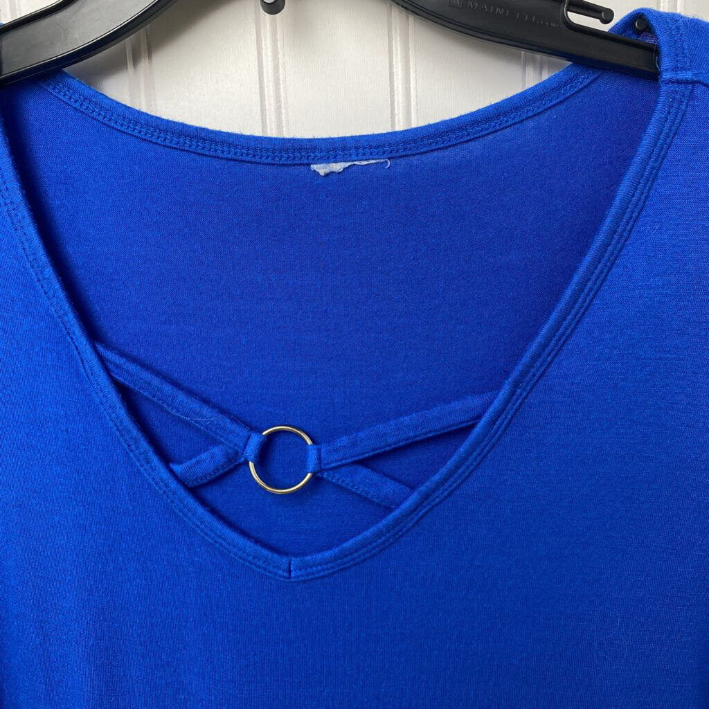 SHORT SLEEVED V NECK
