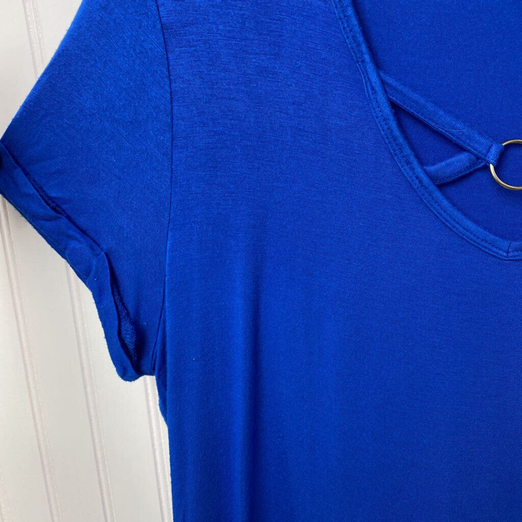 SHORT SLEEVED V NECK