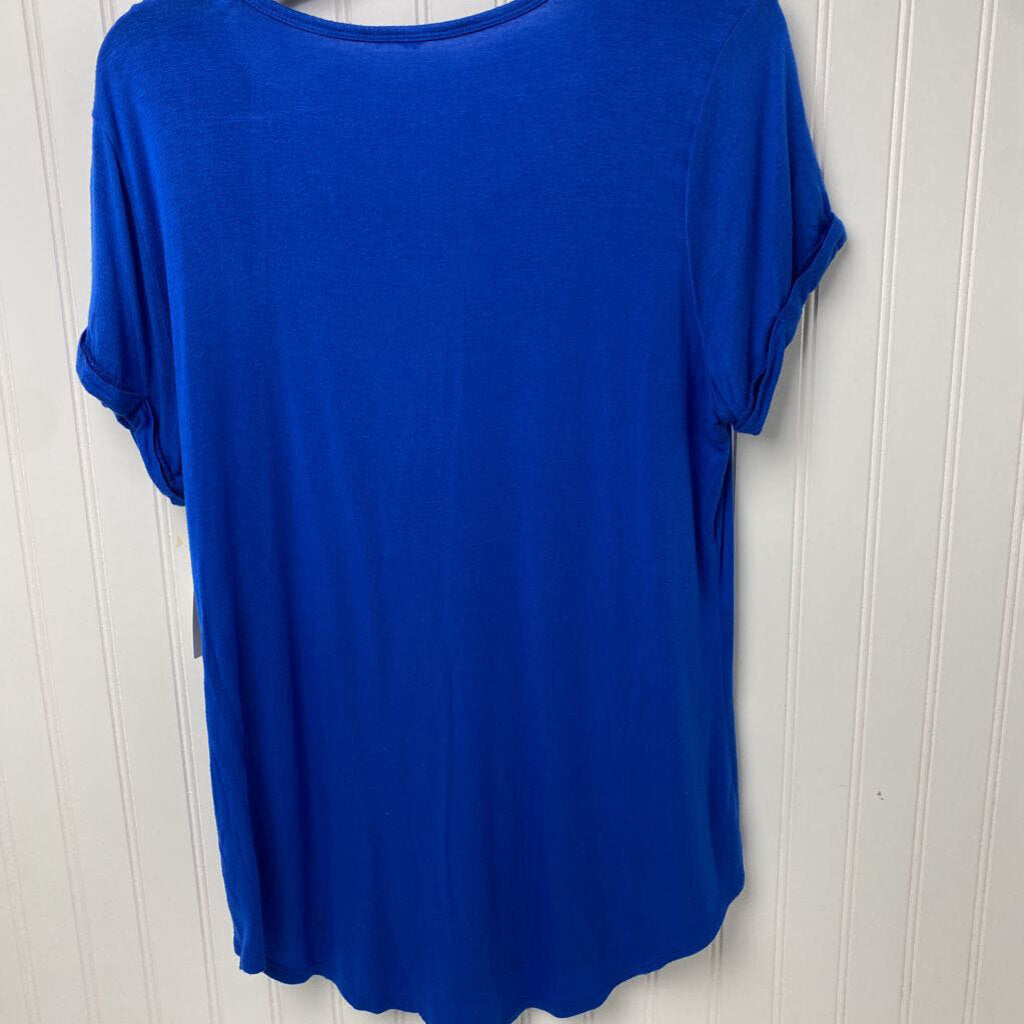 SHORT SLEEVED V NECK