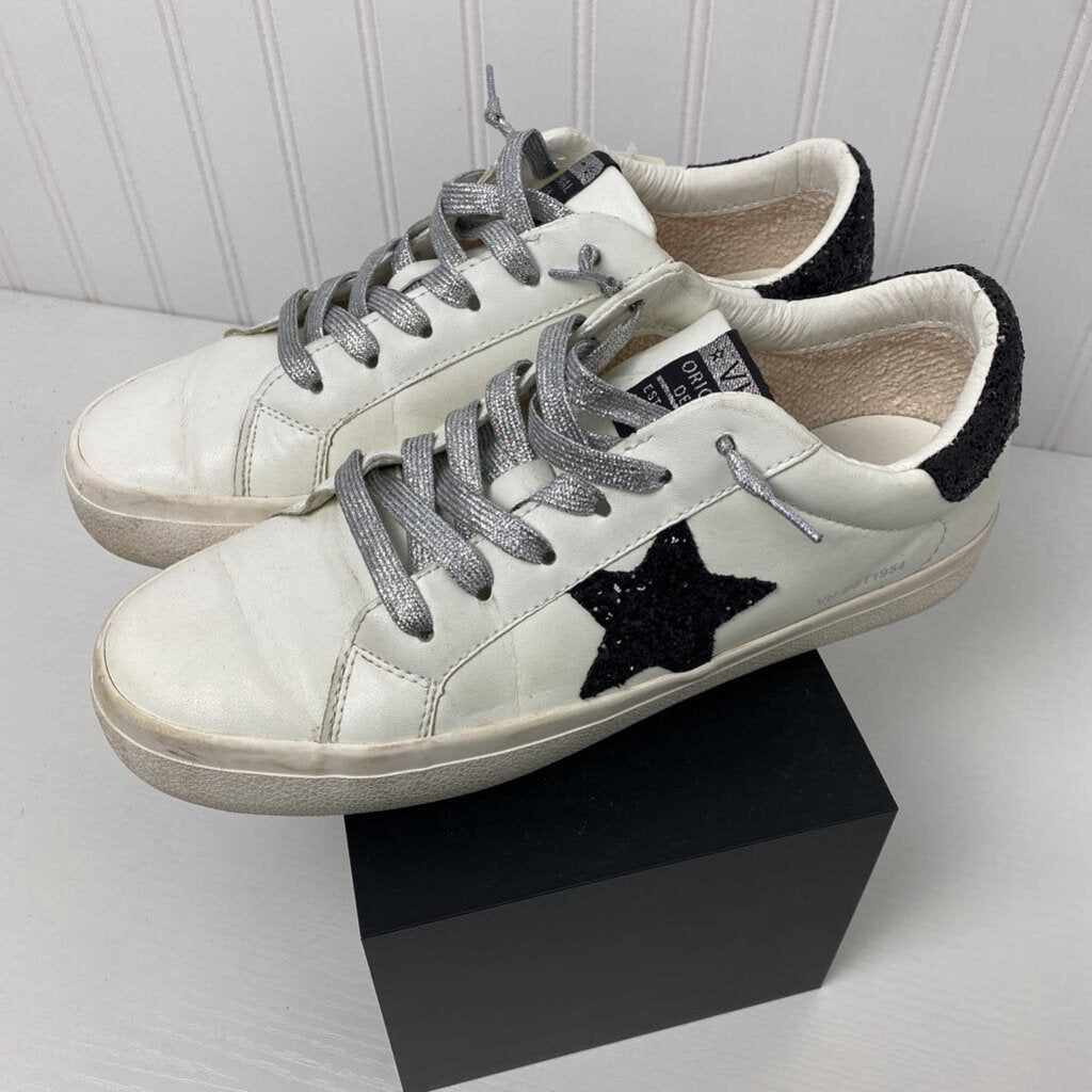 TENNIS SHOES